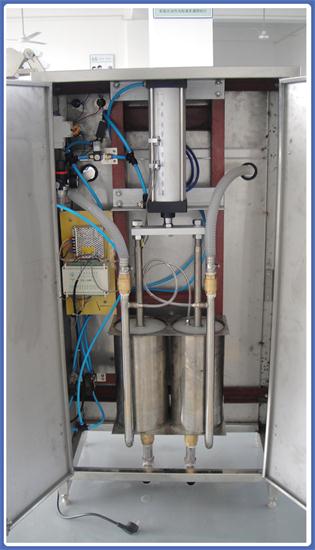 小型定量防冻液灌装机产品内部图：